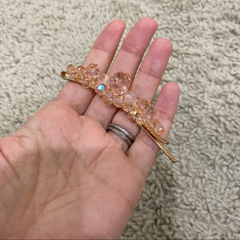Shiny head clip